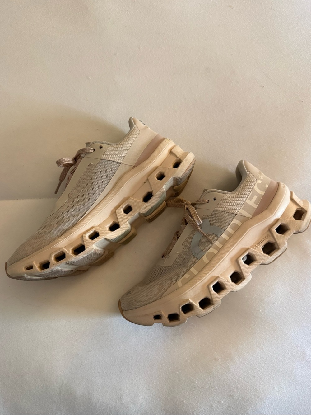 On Running Cloudtec Sneaker in Beige and Light Gray - Picture 2 of 5